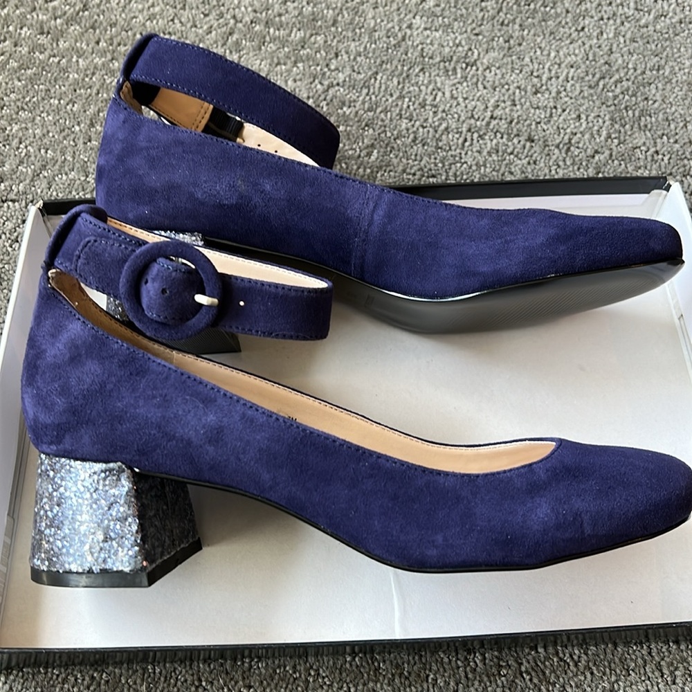 New in box Nine West “Pianobar” size 7 navy glitter block heel shoes!